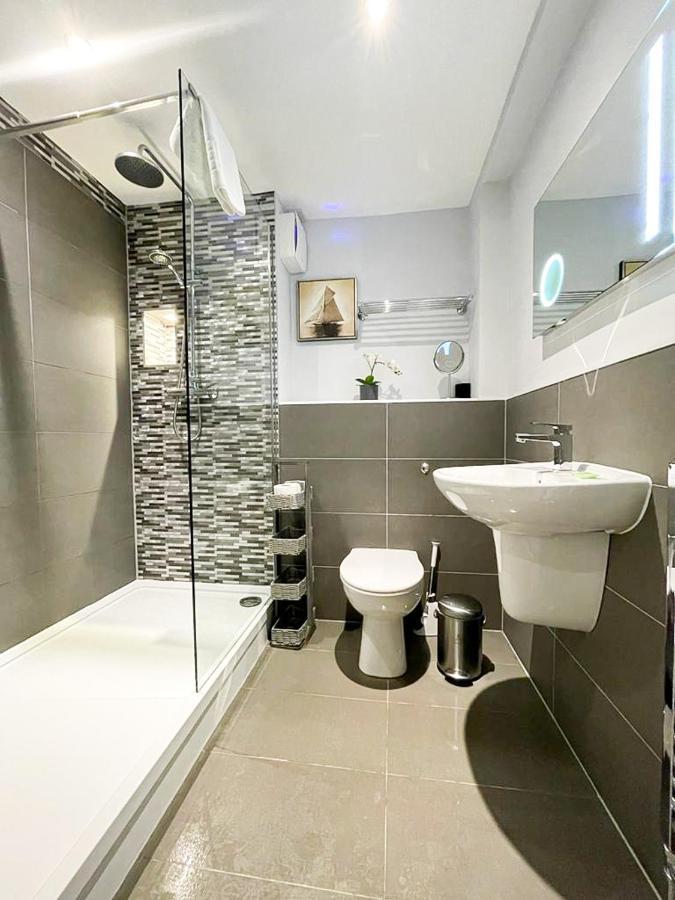 Modern 3 Bedroom Apartment, West End เอดินบะระ ภายนอก รูปภาพ
